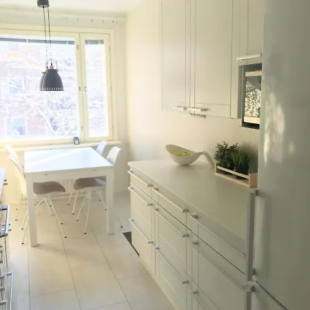 Avara Keskusta Asunto + Oma Ilmainen Parkkipaikka Appartement Tampere